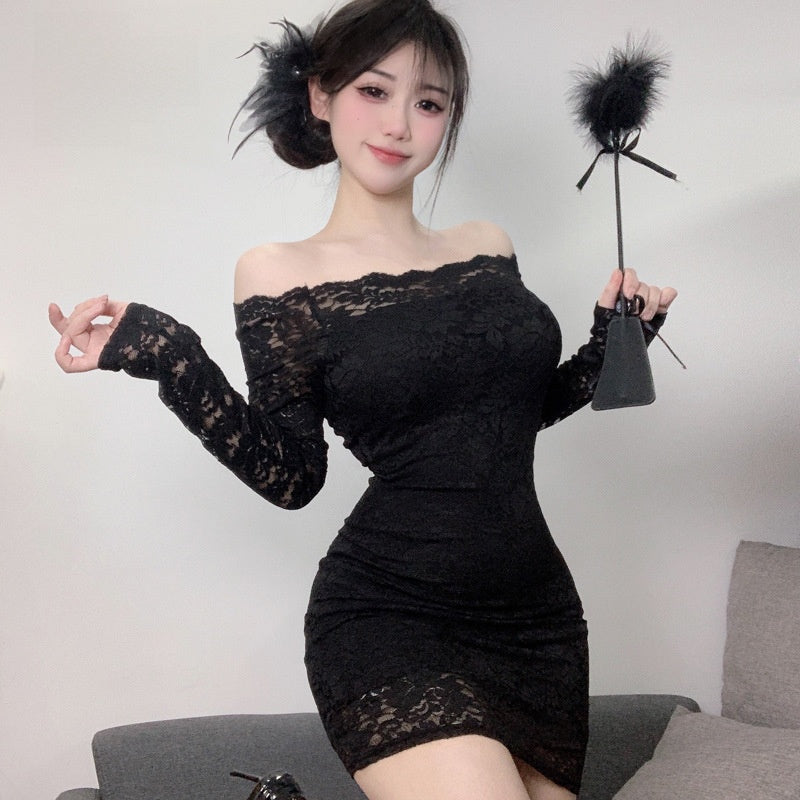 Women's tight-fitting, low-cut short skirt