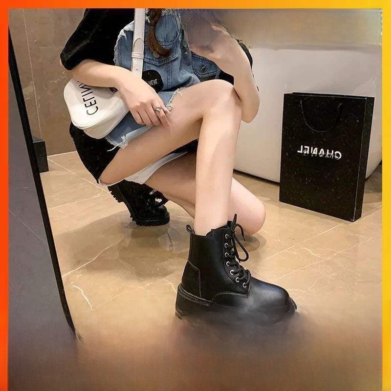 Classic Lace-up Flat Ankle Boots with Warm Lining teemdrop
