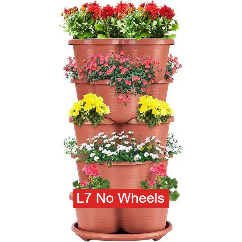 Multi-layered vegetable POTS on the balcony