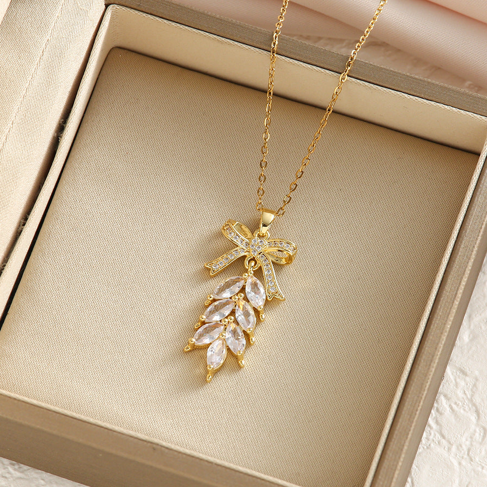 Dress-up necklace for versatile women teemdrop
