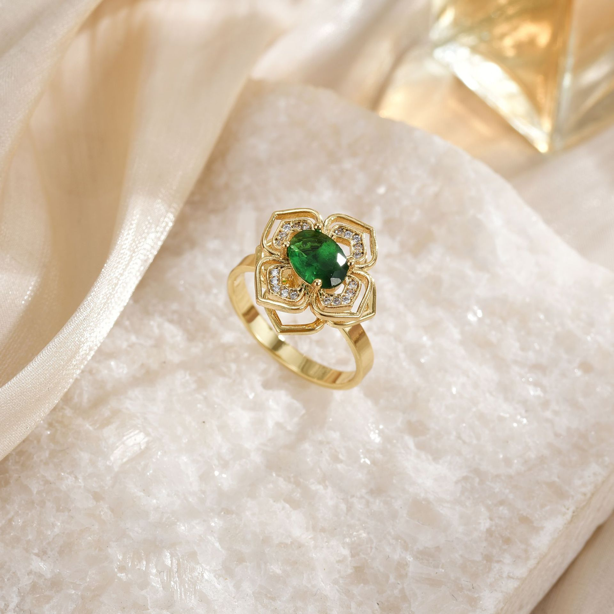 Four-leaf clover rotatable ring