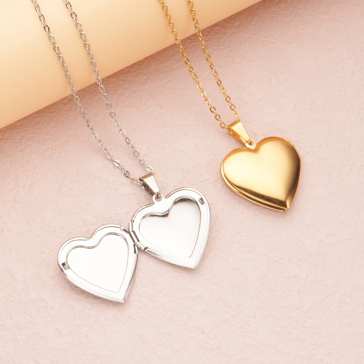 The heart-shaped locket can be opened. teemdrop