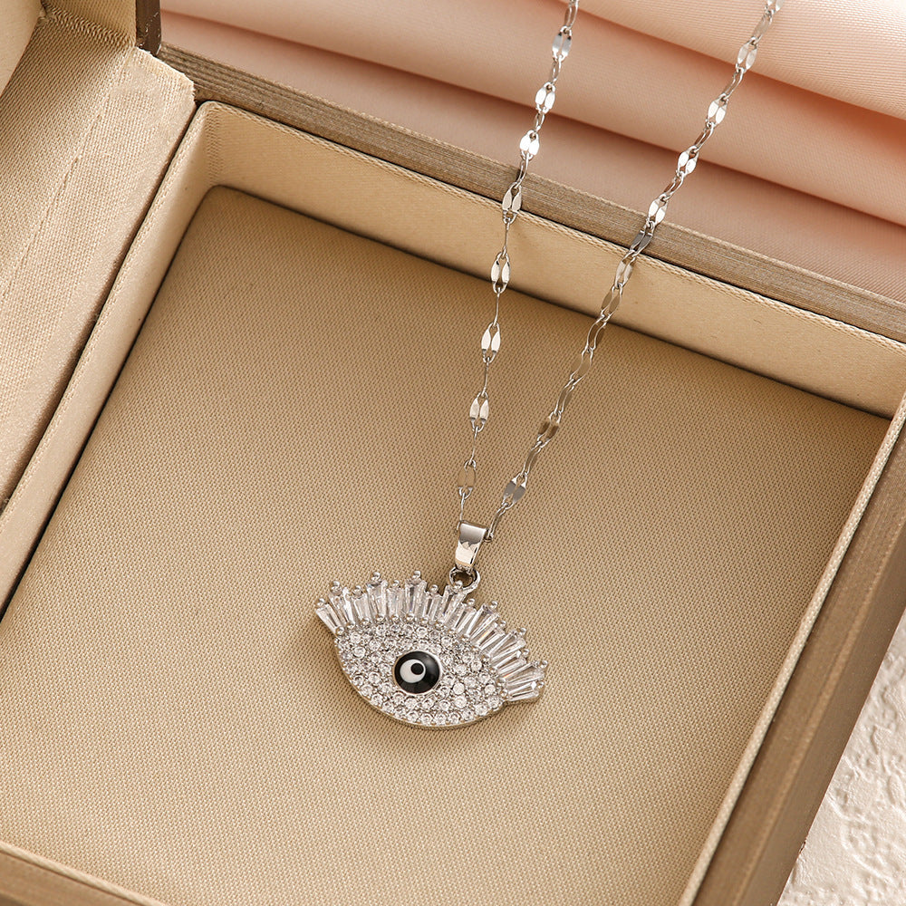 Dress-up necklace for versatile women teemdrop
