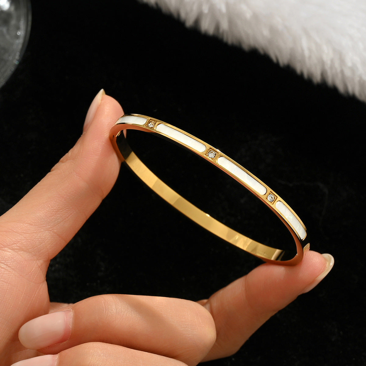 Gold-colored stainless steel bracelet teemdrop