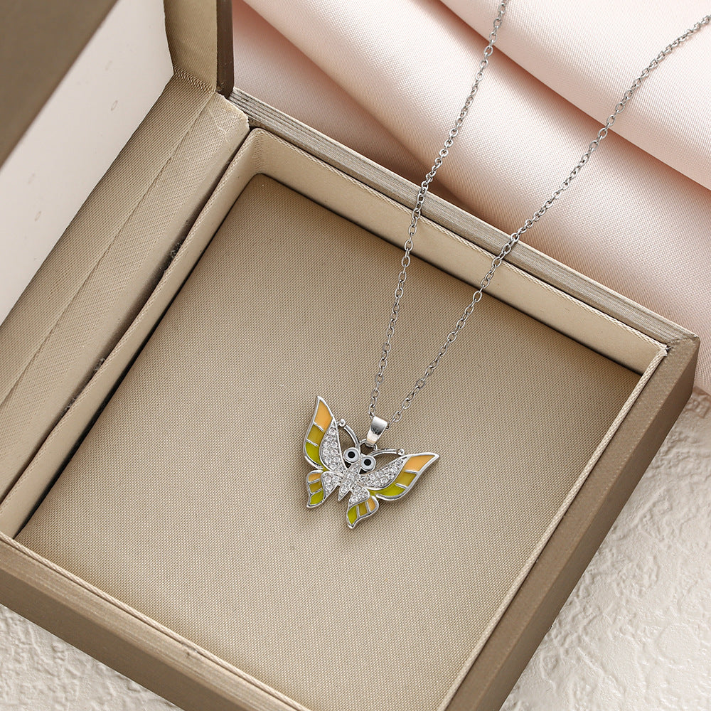 Dress-up necklace for versatile women teemdrop
