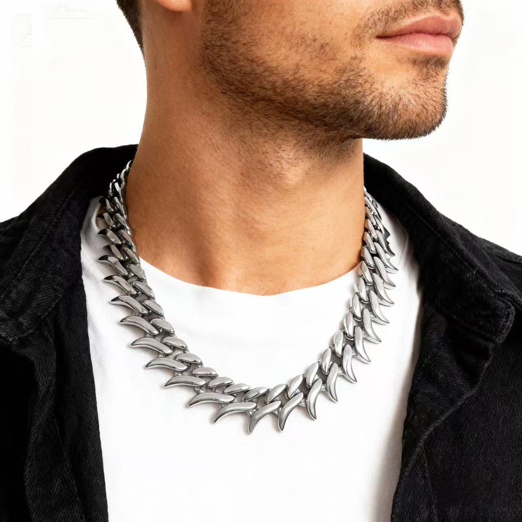 Cuban link necklace with spines teemdrop