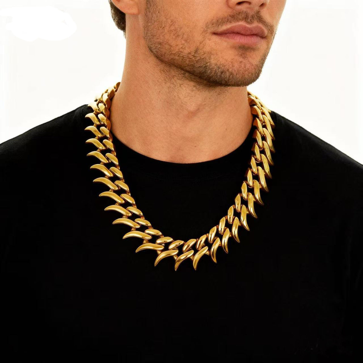 Cuban link necklace with spines teemdrop