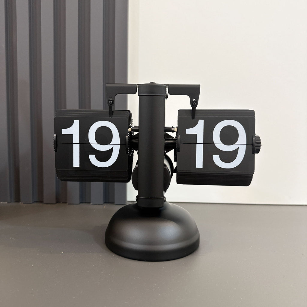 Retro Metal Mechanical Flip Clock Quartz Table Clock