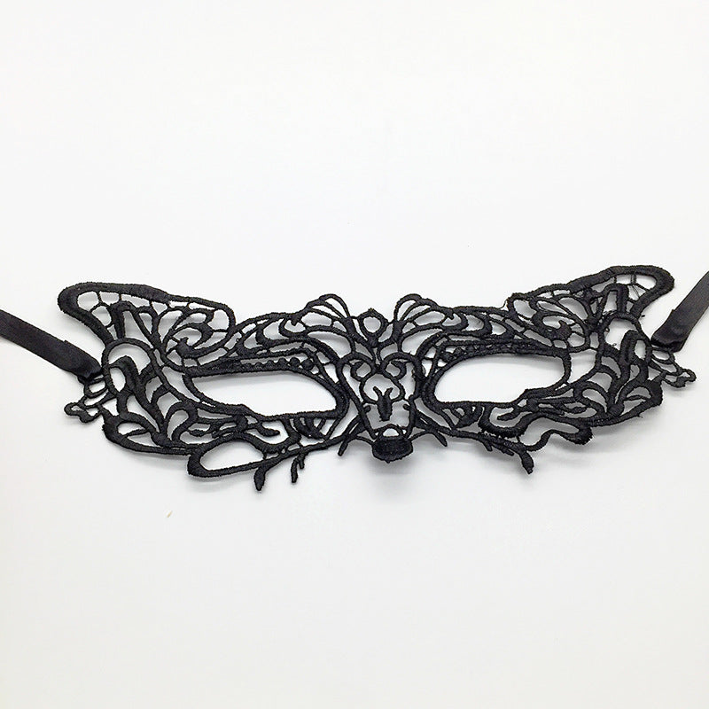 Styling Halloween masquerade
