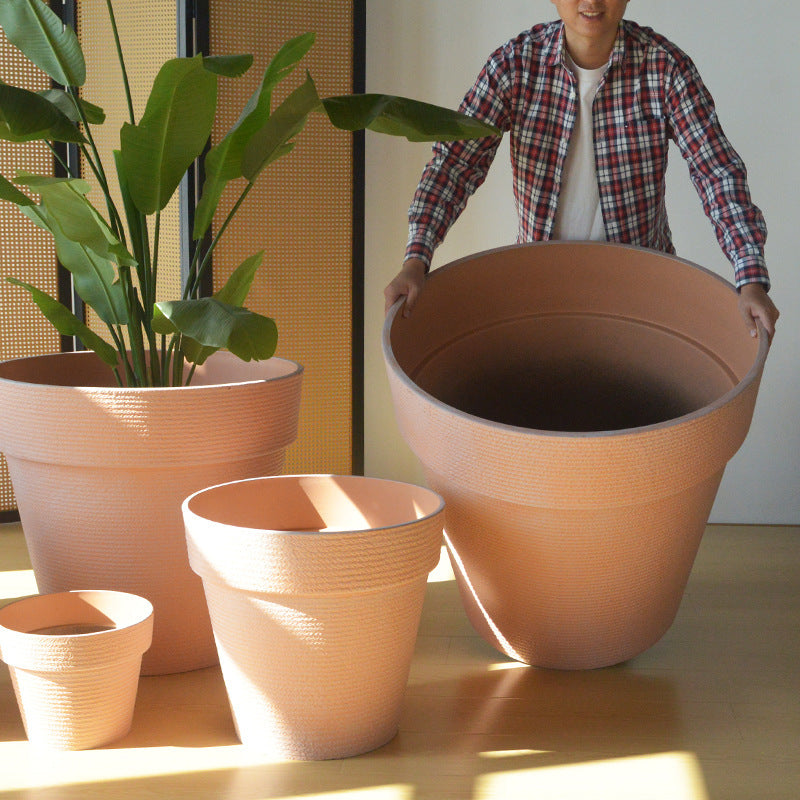 Outdoor courtyard planting large flower pots