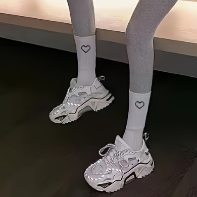Women's Korean Style Mid-Calf Heart Pattern Socks