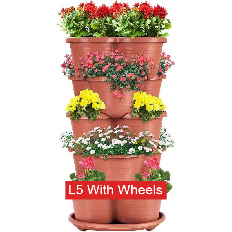 Multi-layered vegetable POTS on the balcony