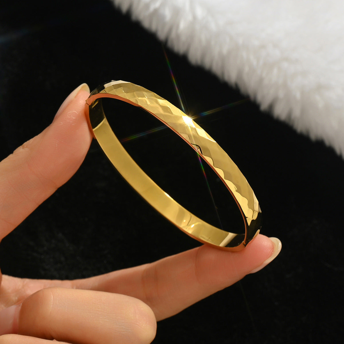 Gold-colored stainless steel bracelet teemdrop