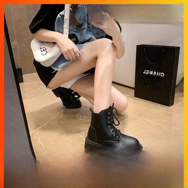 Classic Lace-up Flat Ankle Boots with Warm Lining teemdrop
