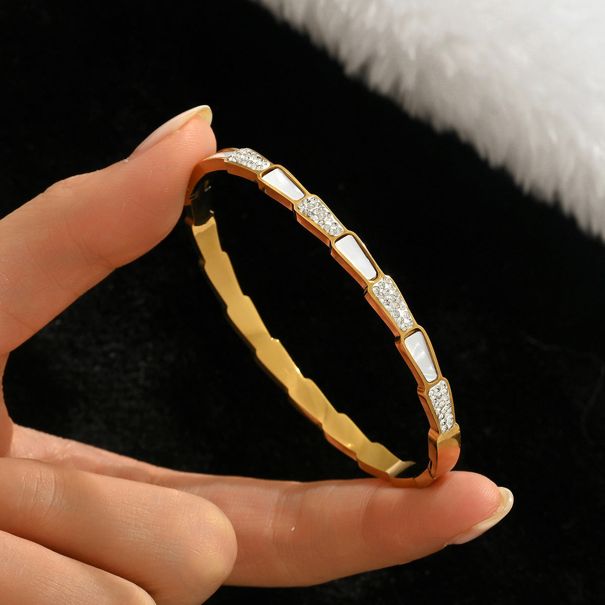 Gold-colored stainless steel bracelet teemdrop