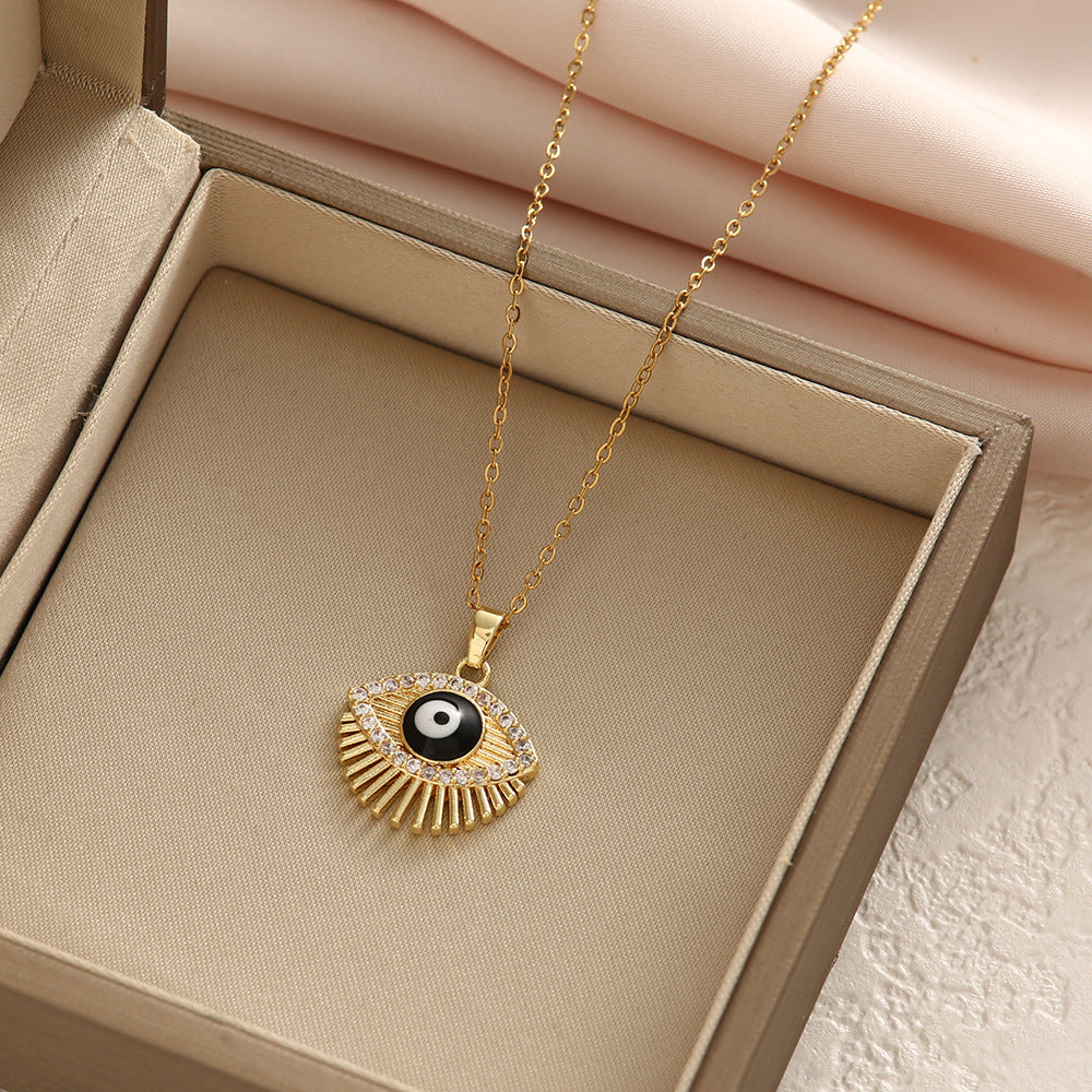 Dress-up necklace for versatile women teemdrop