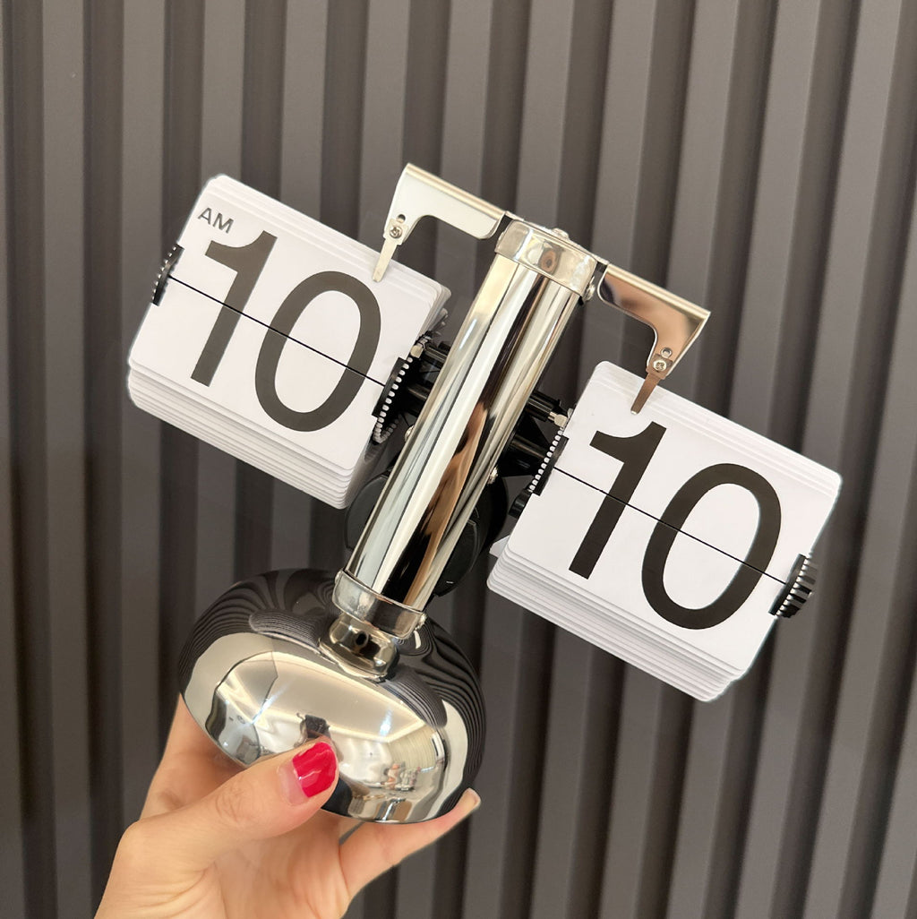 Retro Metal Mechanical Flip Clock Quartz Table Clock