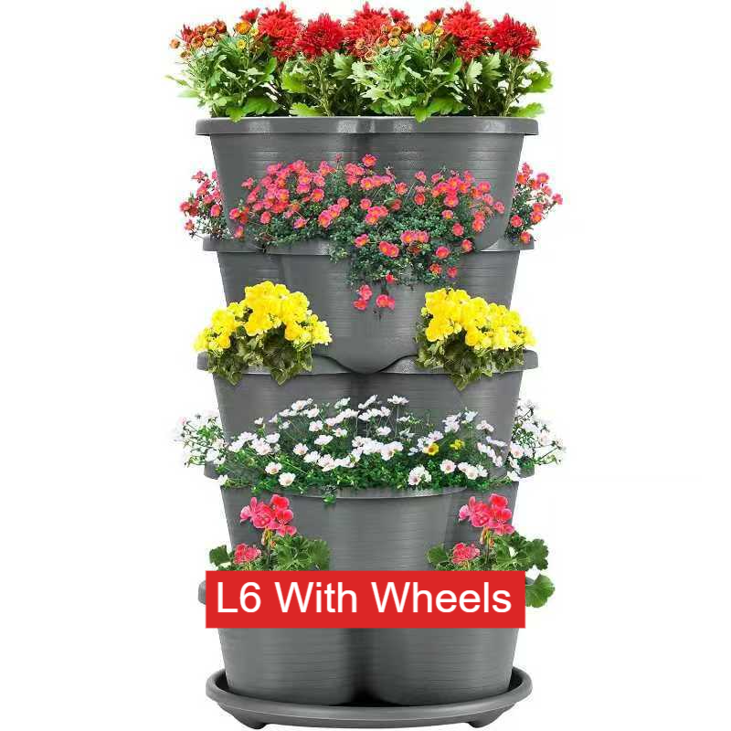 Multi-layered vegetable POTS on the balcony