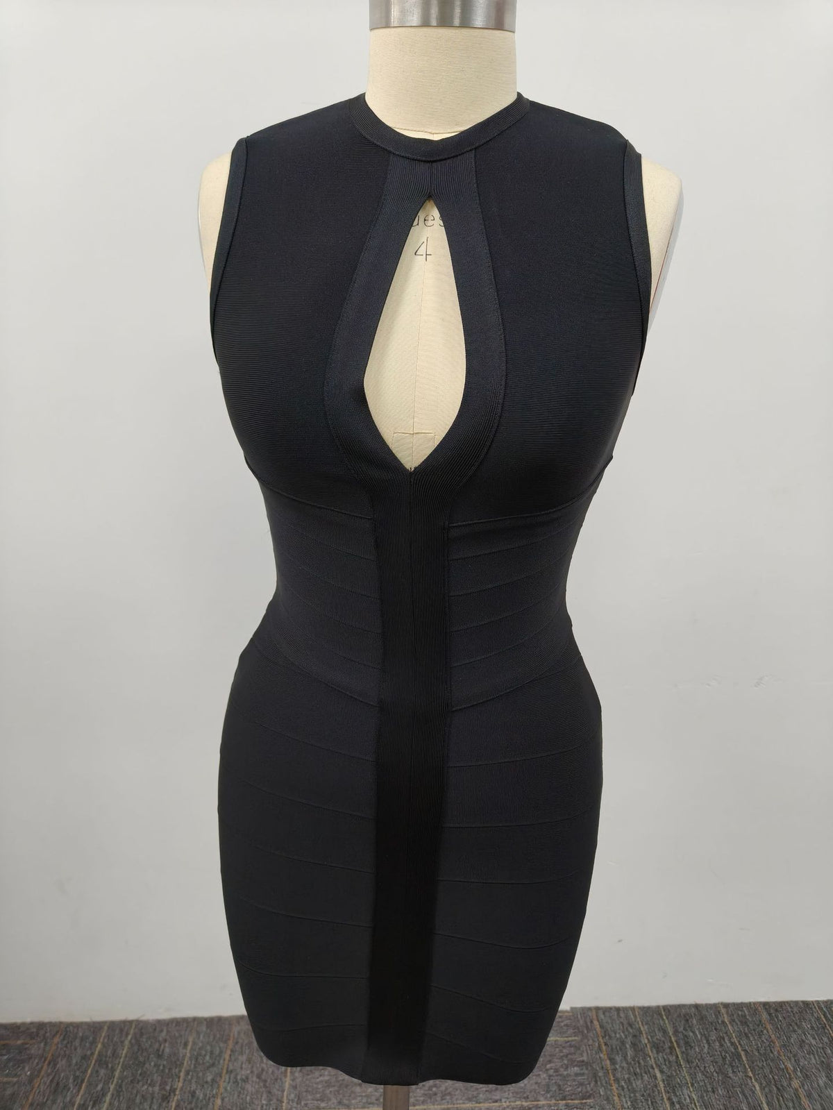 Women Sleeveless V-Neck Slim Fit Solid Color Hip-Hugging Dress teemdrop