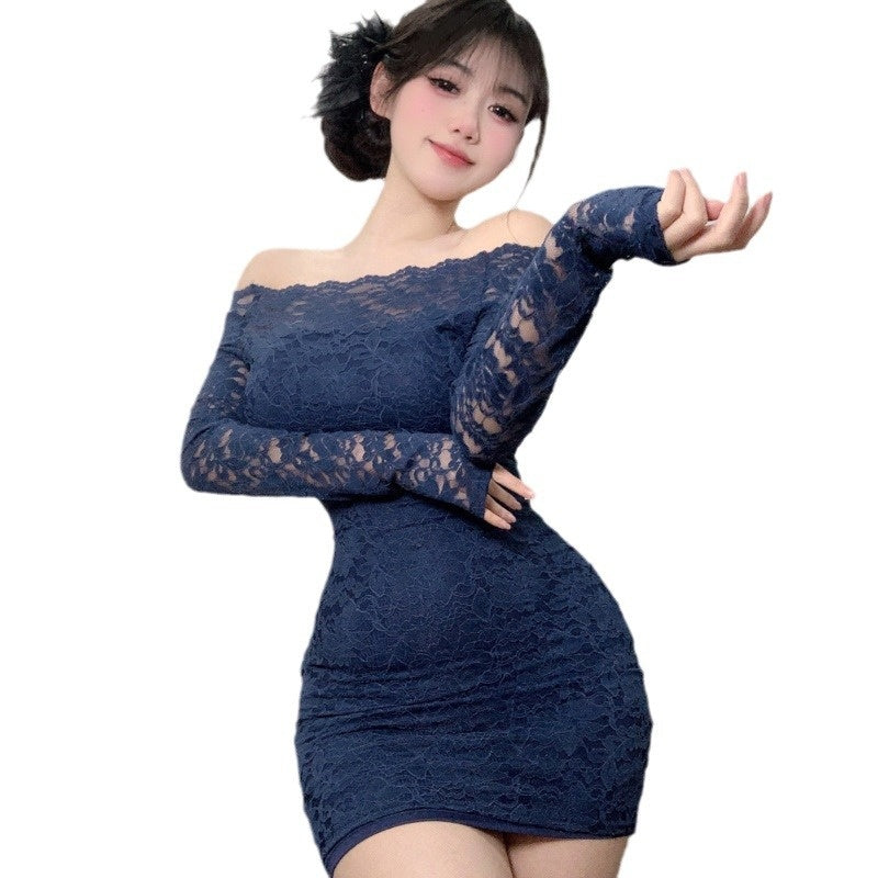 Women's tight-fitting, low-cut short skirt