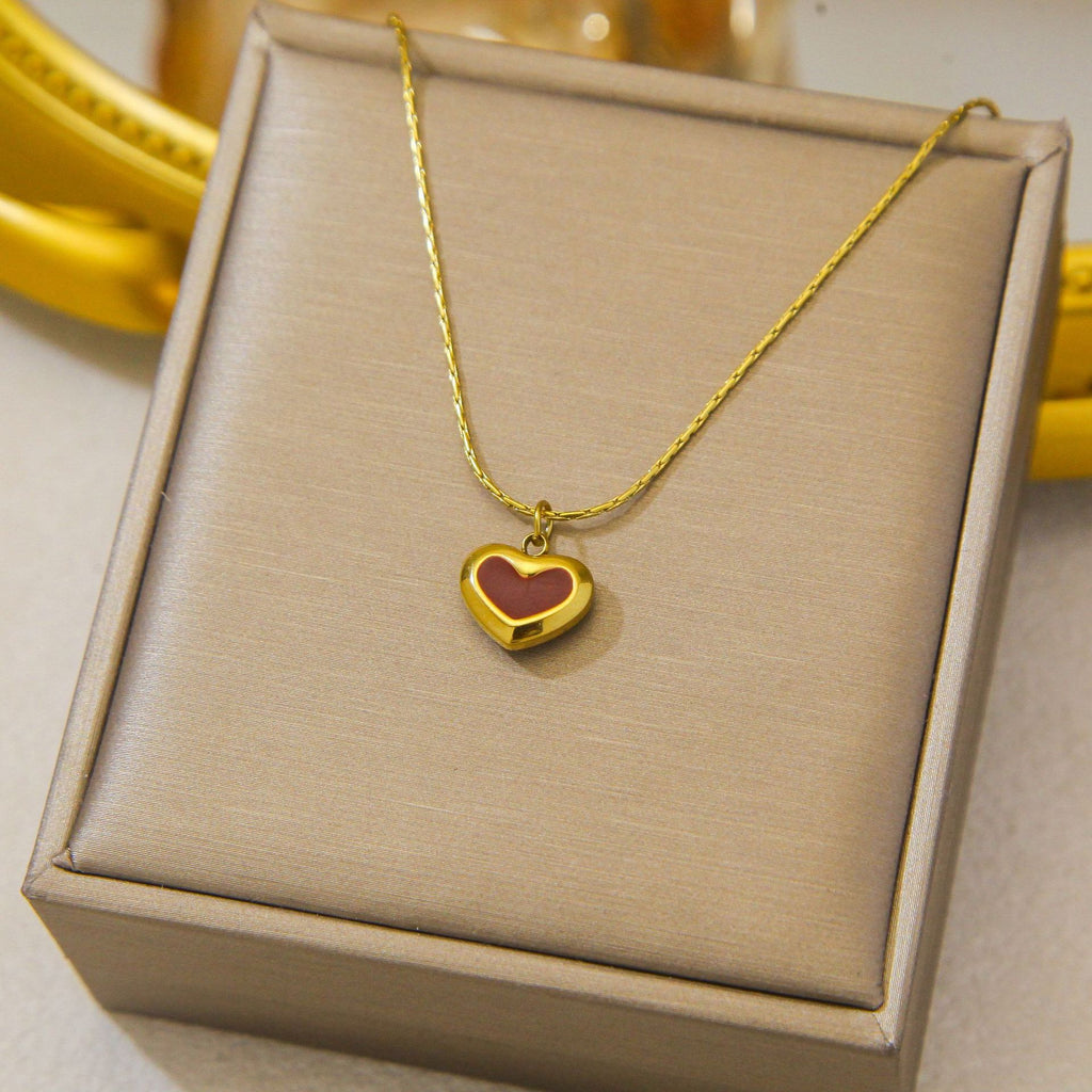 Luxury and exclusive small-scale collar necklace