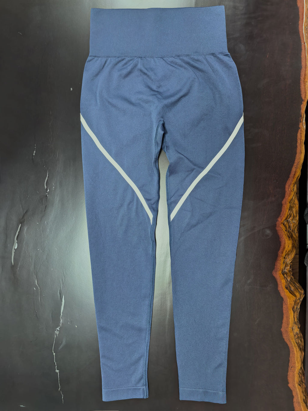 sports zip-up long-sleeve top and tight-fitting pants teemdrop