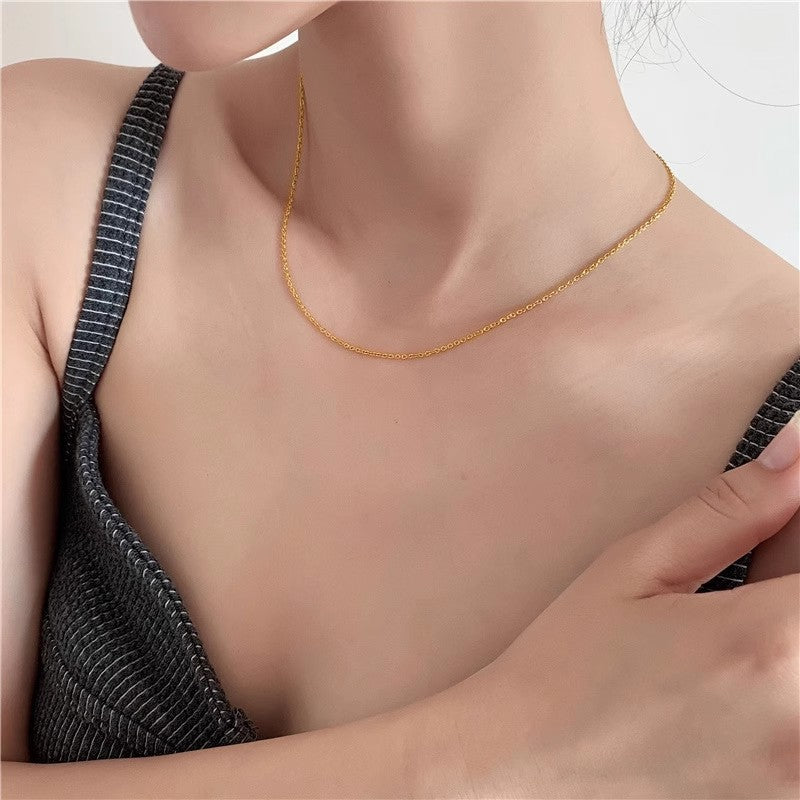 Layered clavicle necklaces