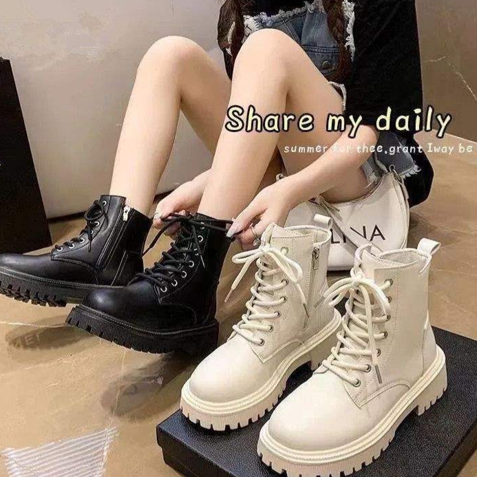 Classic Lace-up Flat Ankle Boots with Warm Lining teemdrop