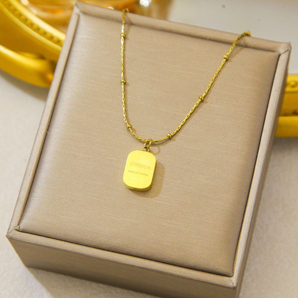 Luxury and exclusive small-scale collar necklace