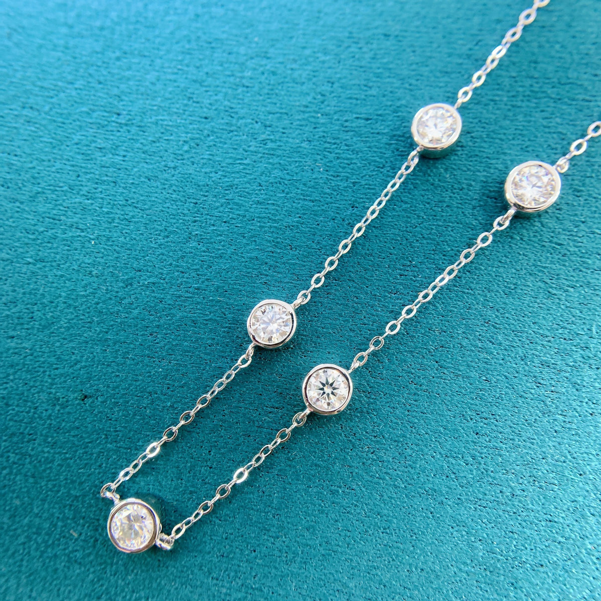 French Bubble Diamond Necklace for Women Elegant Round Pendant Light Luxury Clavicle Chain teemdrop