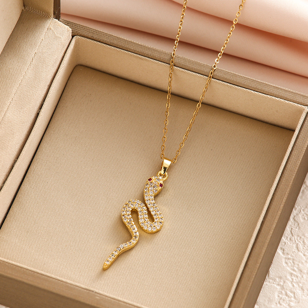 Dress-up necklace for versatile women teemdrop