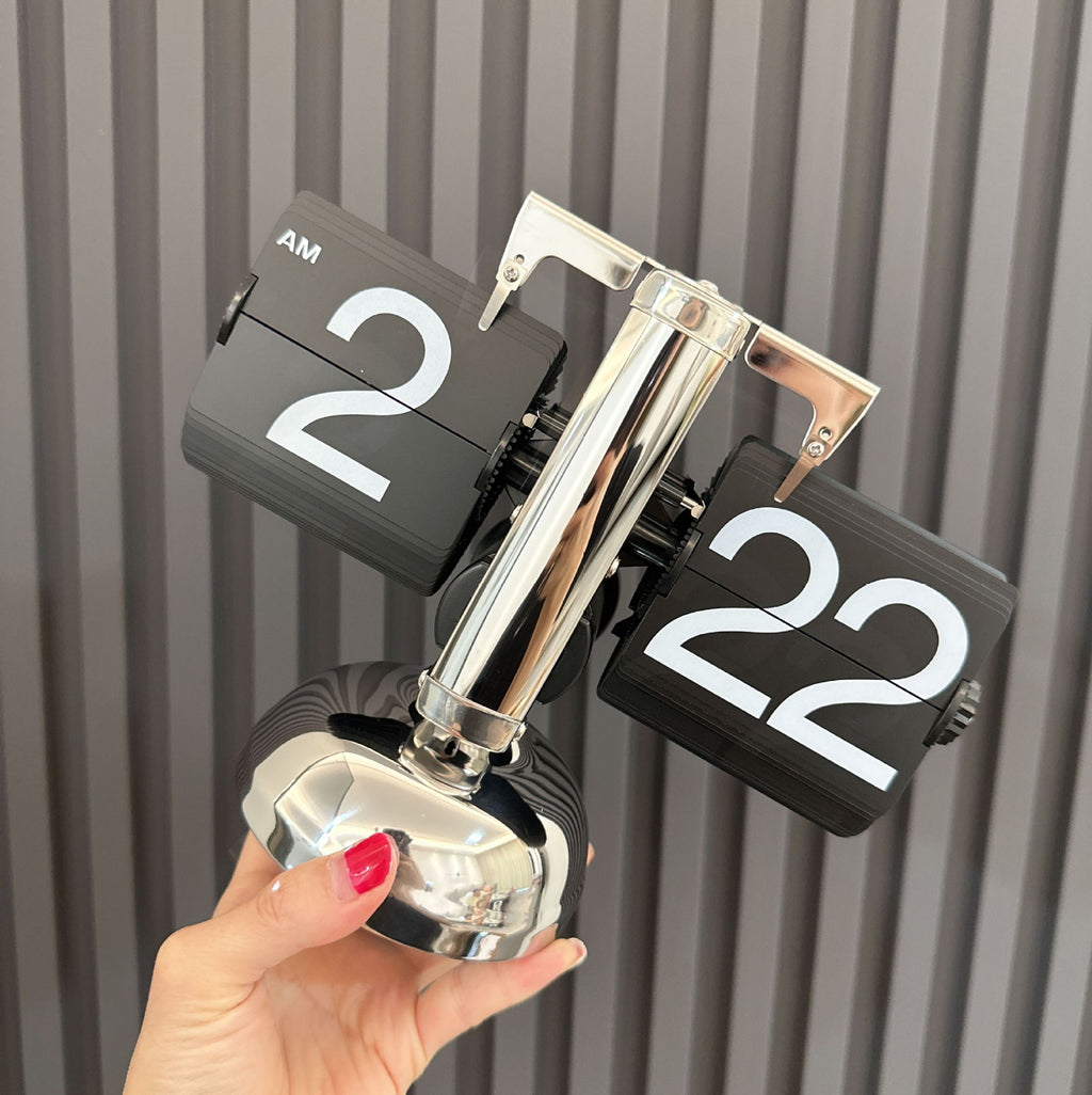 Retro Metal Mechanical Flip Clock Quartz Table Clock