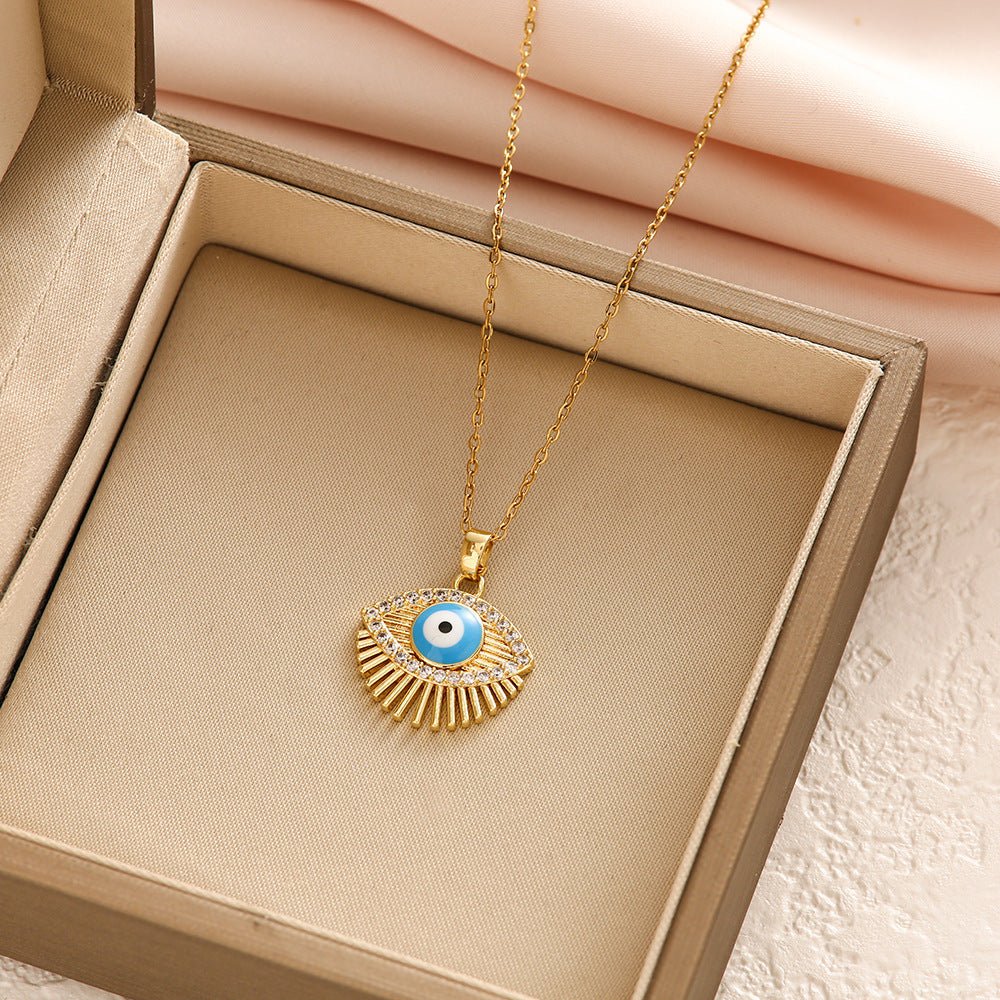 Dress-up necklace for versatile women teemdrop