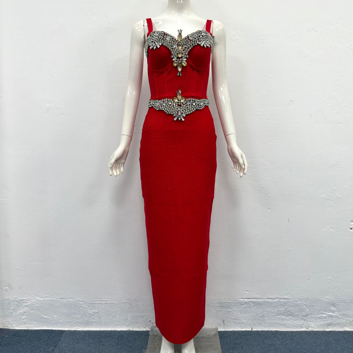 Strapless waist-cinching evening gown teemdrop
