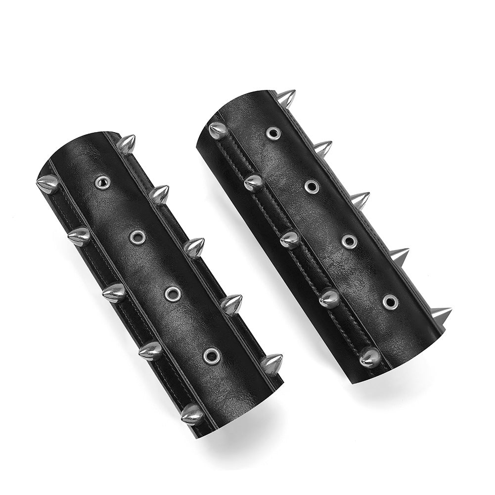 Retro-style arm cuff teemdrop