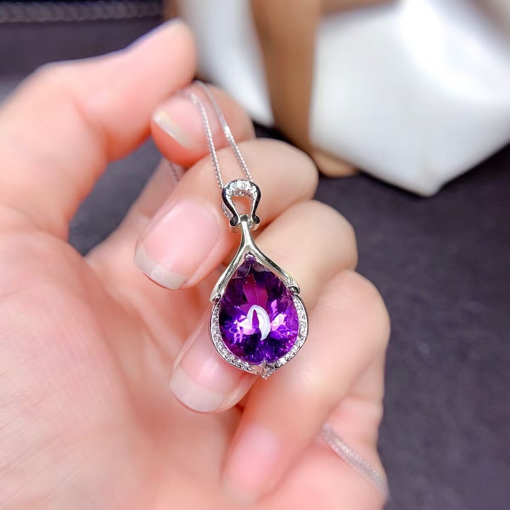 Ivory Sapphire Drop-shaped Gemstone Necklace