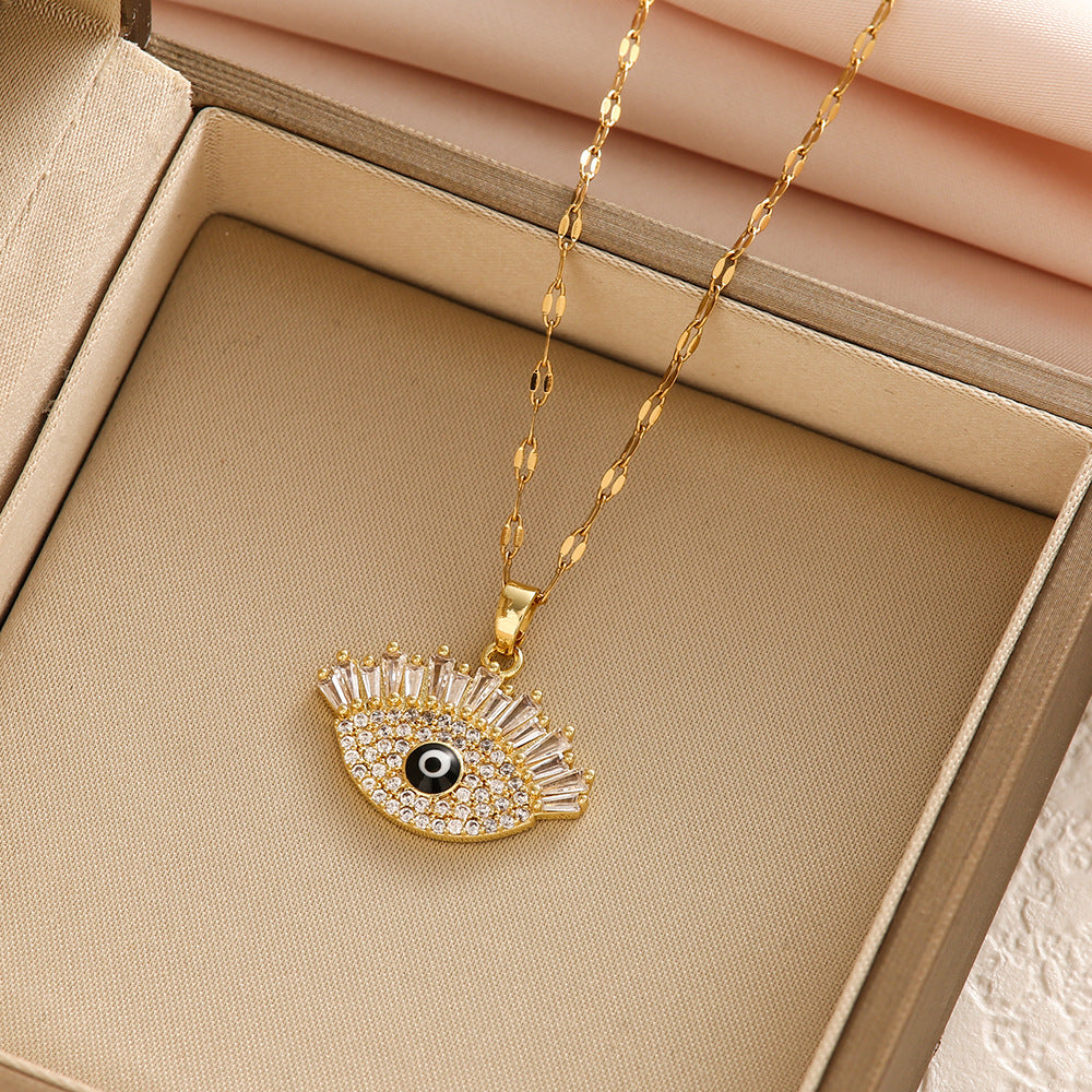 Dress-up necklace for versatile women teemdrop