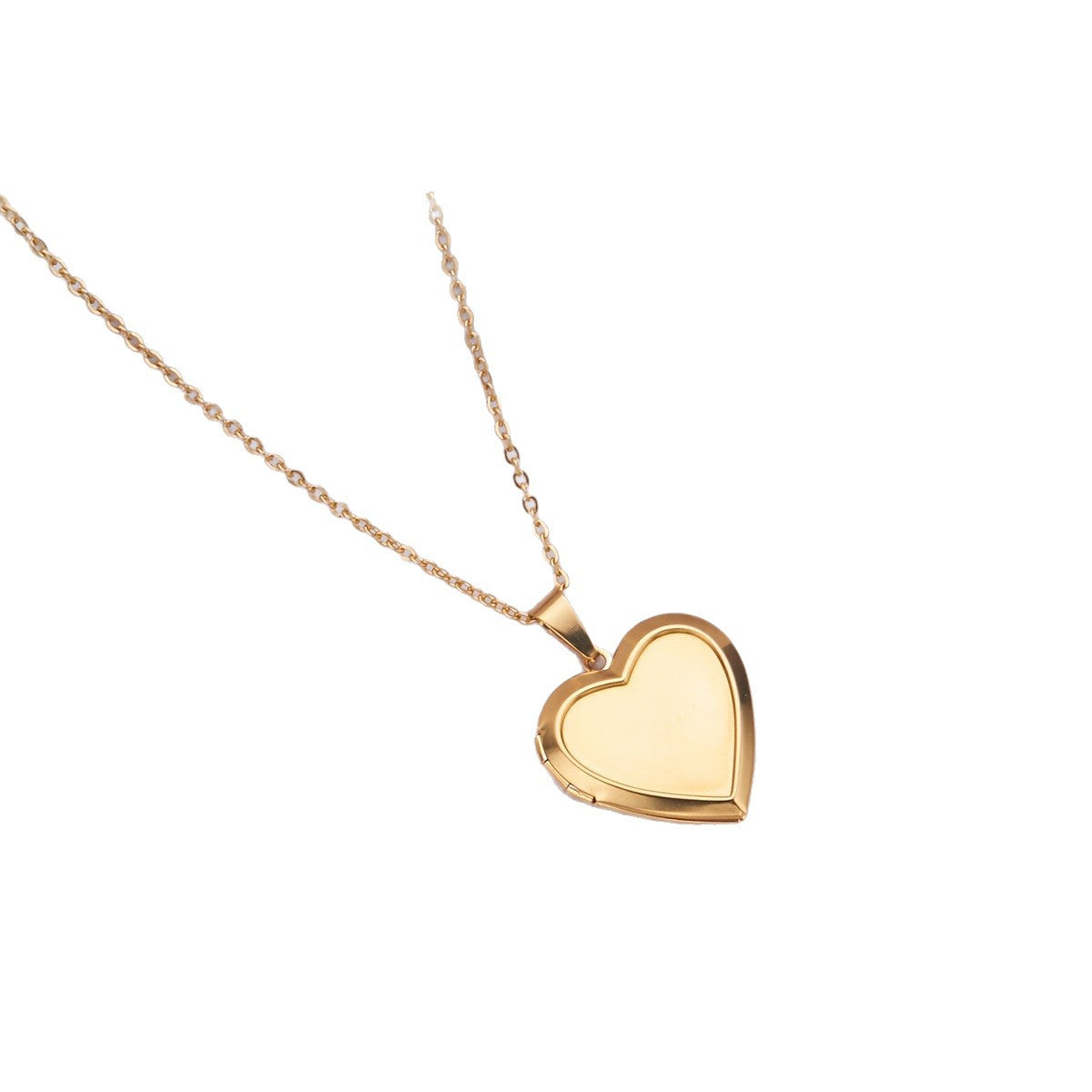The heart-shaped locket can be opened. teemdrop
