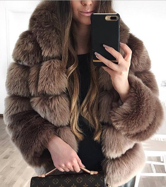 Fox fur-trimmed coat teemdrop