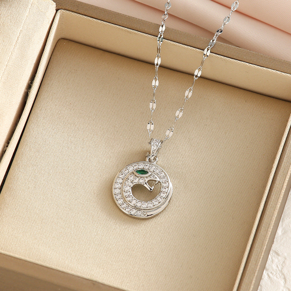 Dress-up necklace for versatile women teemdrop