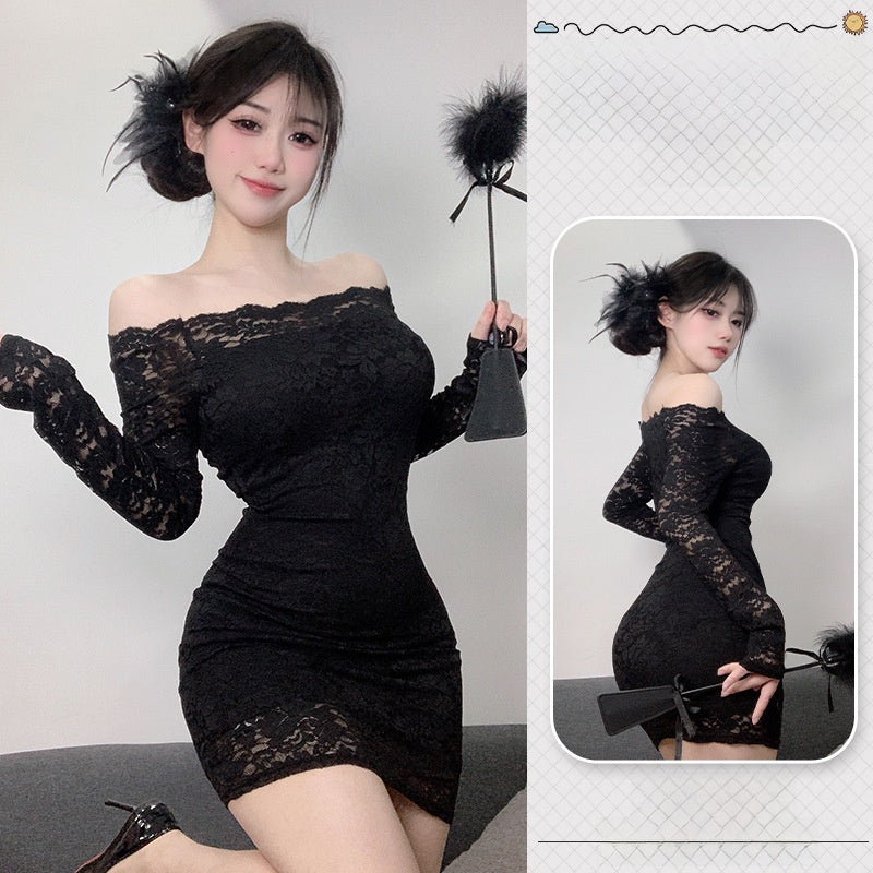 Women's tight-fitting, low-cut short skirt