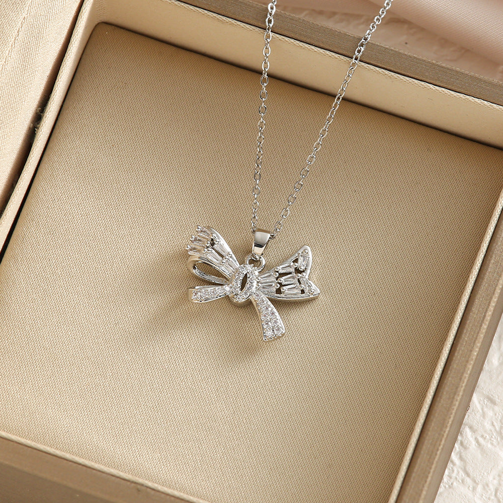 Dress-up necklace for versatile women teemdrop