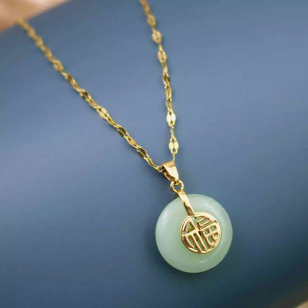 Dress-up necklace for versatile women teemdrop