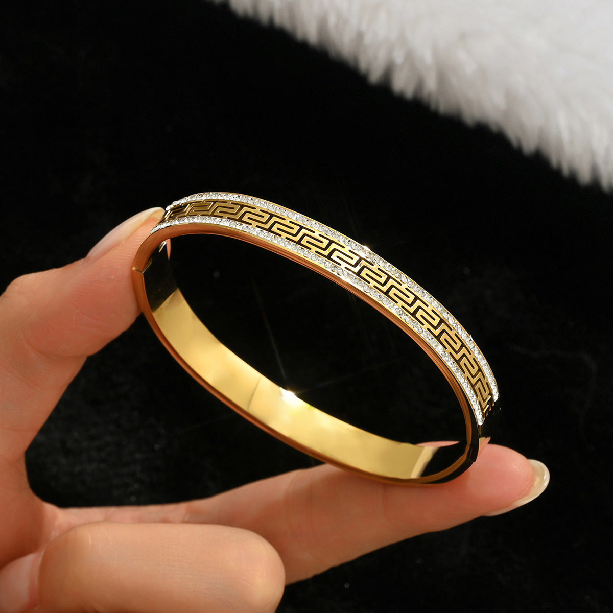 Gold-colored stainless steel bracelet teemdrop