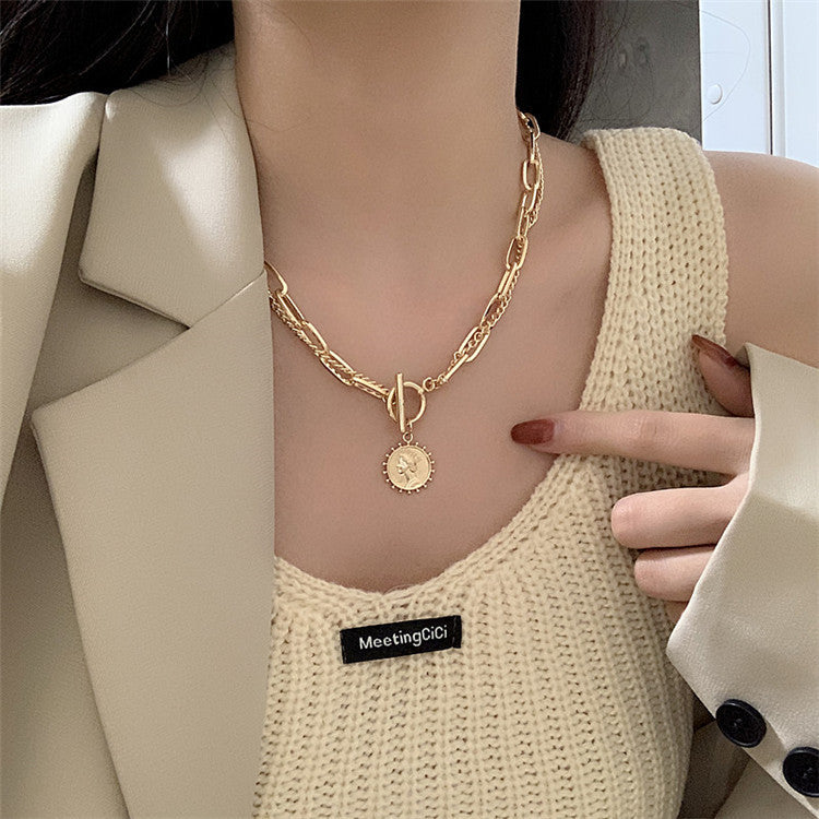 Layered clavicle necklaces