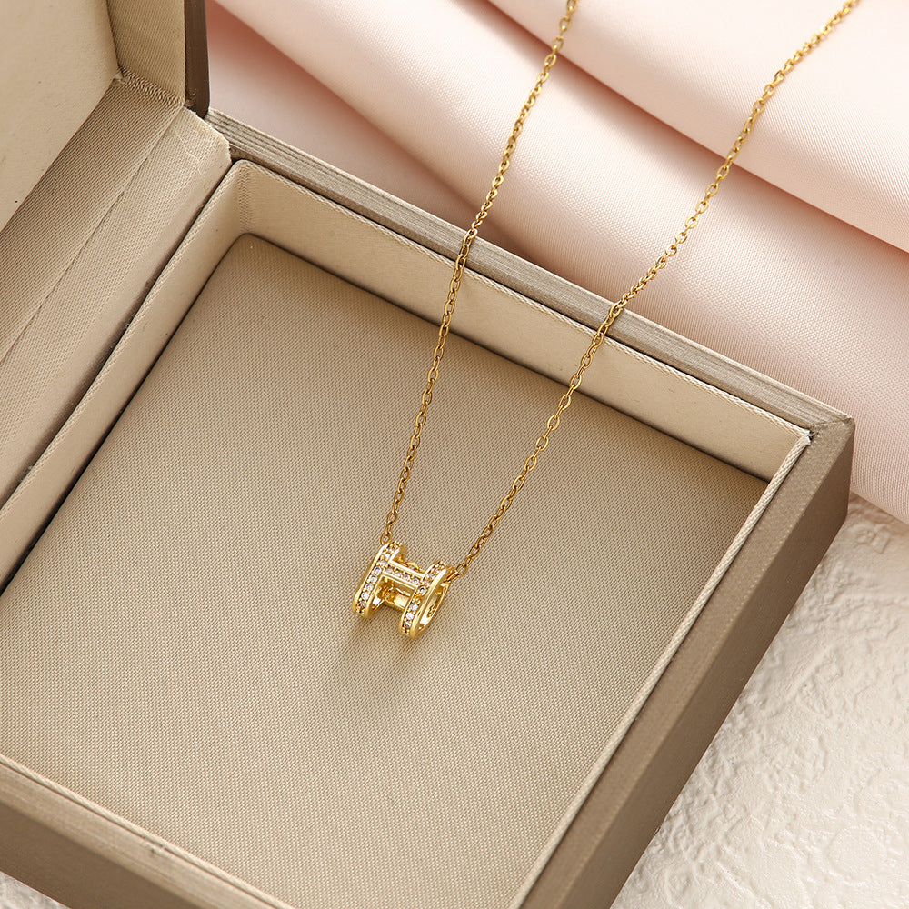 Dress-up necklace for versatile women teemdrop
