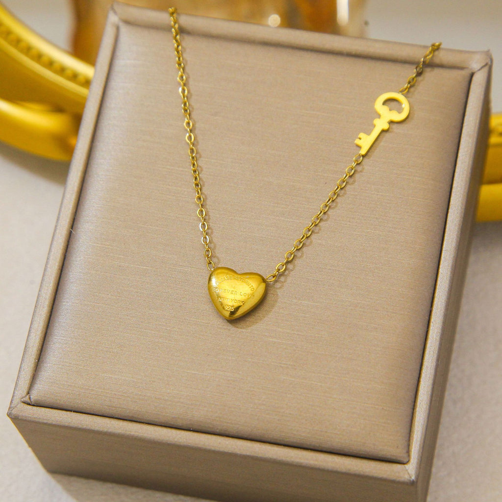 Luxury and exclusive small-scale collar necklace