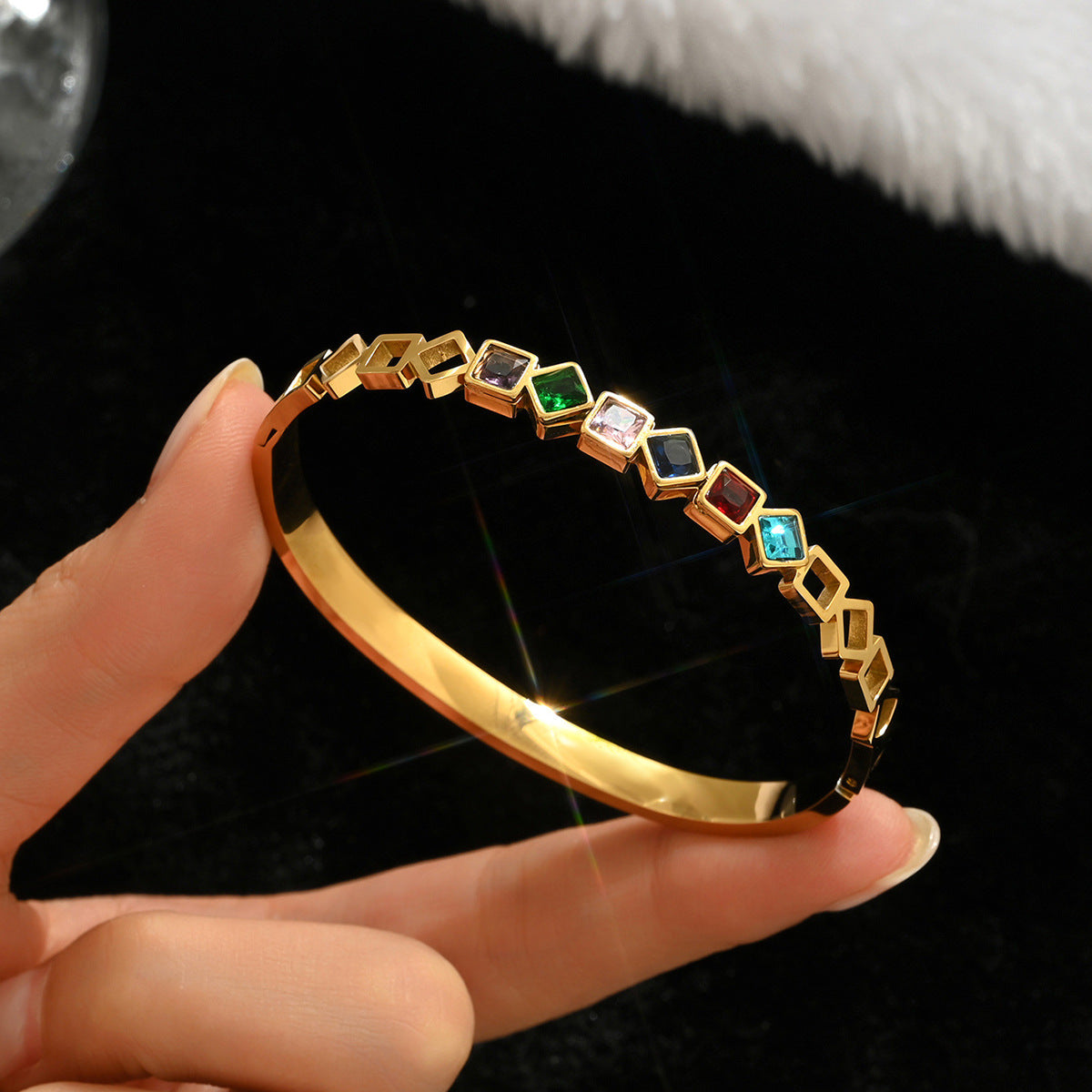 Gold-colored stainless steel bracelet teemdrop