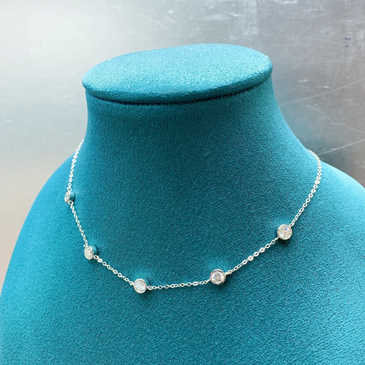 French Bubble Diamond Necklace for Women Elegant Round Pendant Light Luxury Clavicle Chain teemdrop