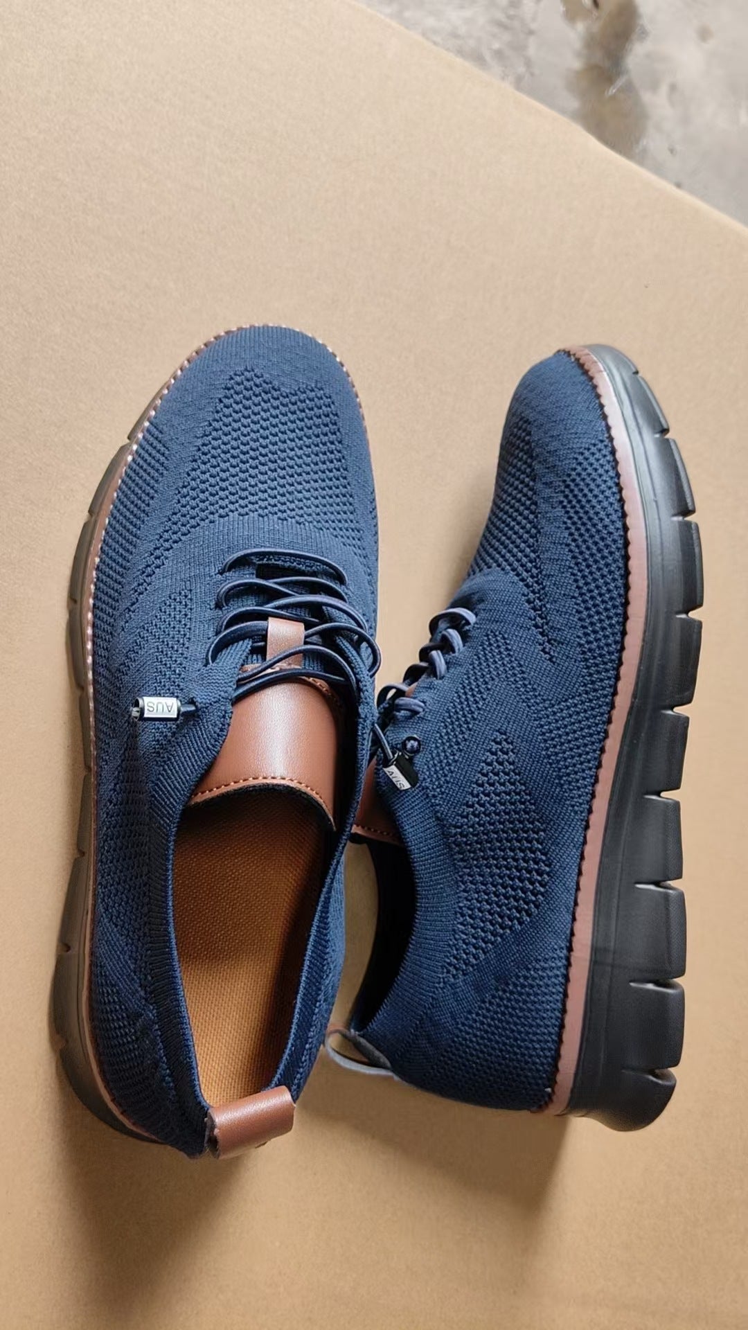 Fashionable lightweight running shoes with laces, casual sports men's shoes teemdrop